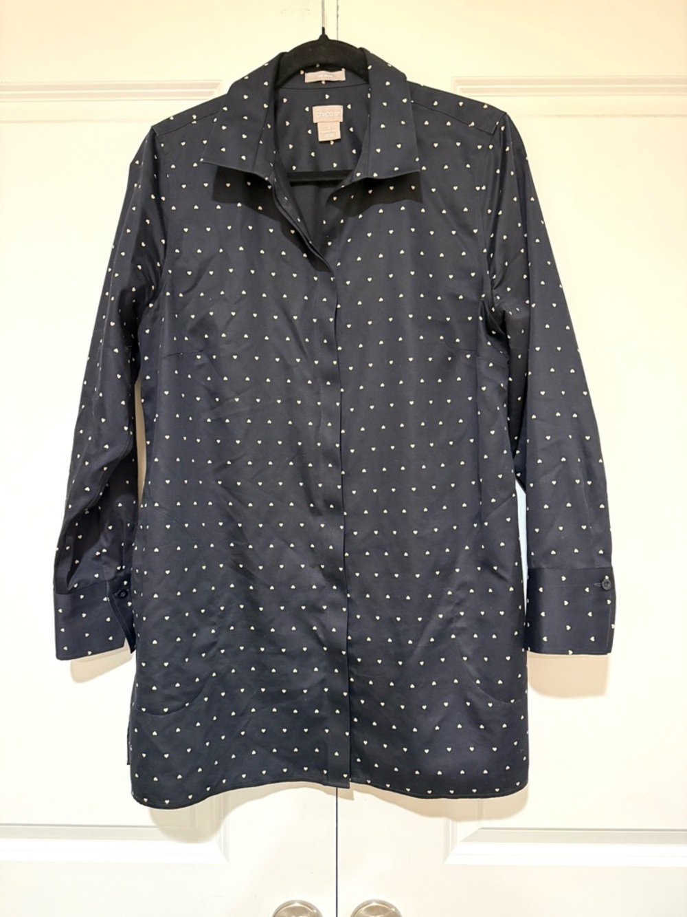 Chico's Sz 1  Black & Tan Hearts Button Down Top 💯% Cotton
